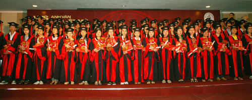 Anh văn Hội Việt Mỹ trao bằng Toeft iBT - Ảnh 2